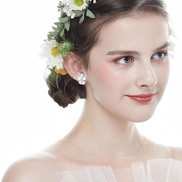 6 Pairs Plastic Glow Earrings - Stud, Bow Designs for Women - Picture 3 of 7